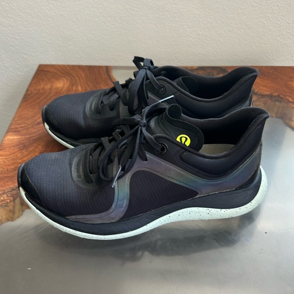 lululemon athletica Chargefeel Low Women’s Workout Shoe Winter Black/Mint 6 - Picture 2 of 7